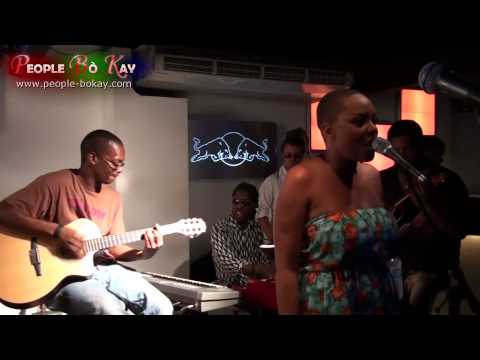 Stevy Mahy en showcase live au Maximus