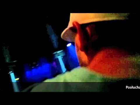 Chada dzwoni w trakcie koncertu Versus Klika i Artekfaktem - 25.11.11 Manchester