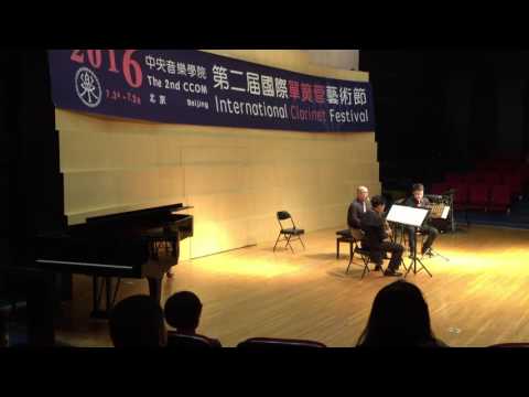 Michele Mangani: Executive for 2 clarinets and Bass clarinet