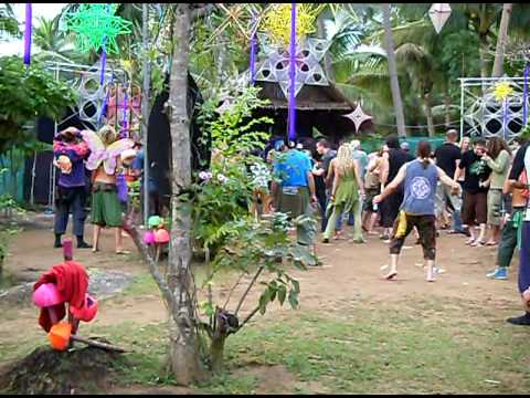 Koh Pangan Shiva moon famaly  (morningtime (end of dec 2008) ) Thailand on more video