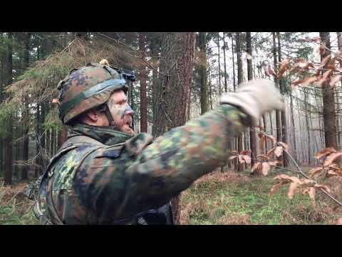 Bundeswehr übt Angriff im Wald