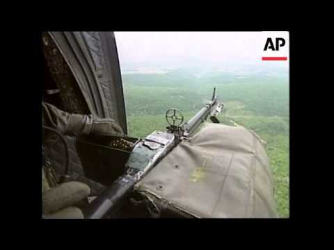 MACEDONIA: KOSOVO: CHINOOK HELICOPTERS ARRIVE