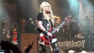 Alice Cooper - School's Out / Another Brick In the Wall Pt. 2 (12/9/2011) Merrillville, IN