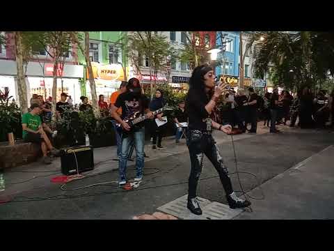 Bloodshed menggegarkan Sogo dengan lagu berhantu Sri Kandi Cintaku.