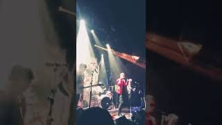 Adamlar - Sarılırım Birine