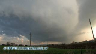 preview picture of video 'Supercell and wall cloud near Piacenza (PC) 08 September 2010 part. 1'