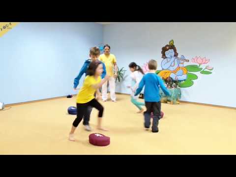 Yogastunde für Kinder: Die Reise nach Jerusalem