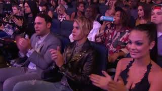 Nicki Minaj ft. Taylor Swift - Trini Dem Girls; The Night Is Still Young; Bad Blood (MTV VMA 2015)