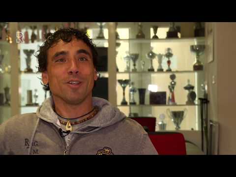 Een portret van succescoach Lennard Poillot van HV Victoria