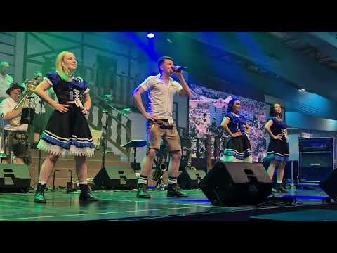 Os Montanai na Rádio Mais Mega, em clima de Oktoberfest Blumenau.