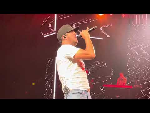 Luke Bryan - Country Girl (Shake It For Me) (Live) - Xfinity Theatre, Hartford, CT - 8/9/25