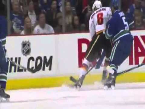 Calgary Flames Score on Themselves During Delayed Penalty Dec  20, 2014