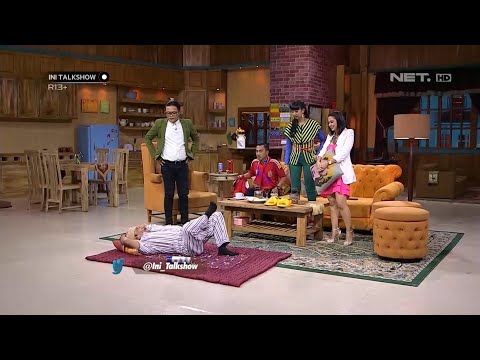 Lagi Pada Ngobrol, Kelakuan Pak RT Malah Numpang Tidur