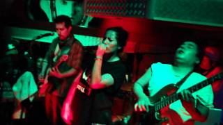 problema de 2- anita tijoux bar hollywood