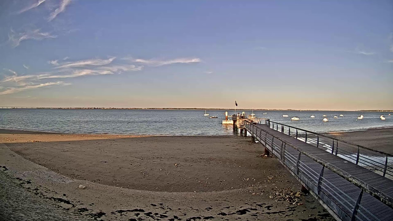 Live webcam view of Saint-Trojan Beach and Sailing Pontoon