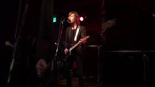 Jason Falkner live ‘Another Day Slips Away’