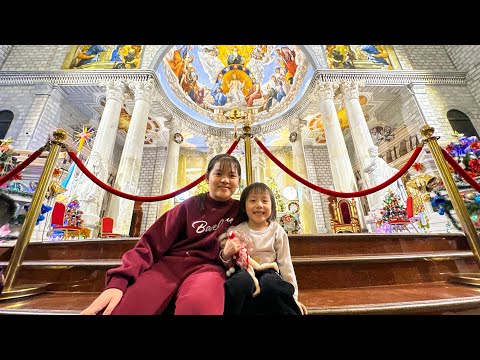 Diem and Quynh celebrated Christmas with father at church