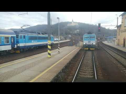 Připojování lokomotivy Eso řady 362 055–6 k rychlíku číslo 608 Krušnohor ve stanici Ústí nad Labem.