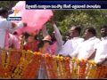Deeksha Diwas TRS Leaders Offers Ksheera Abhishekam To CM KCR