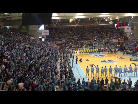 Impresionante himno gallego final Adecco Oro entre C.B. Breogán y C.B. Ourense. 31/05/2015