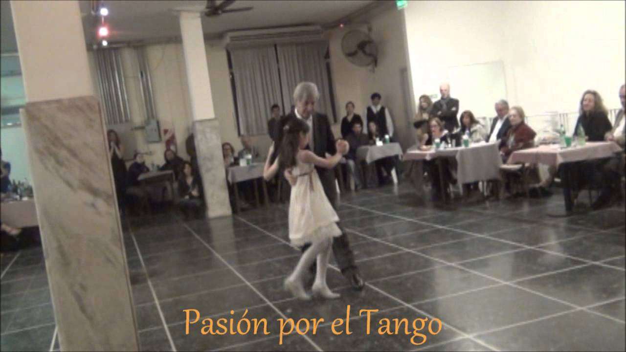 FRANCESCA SANTAPA y FRANCISCO SANTAPA Bailando el Tango TAL VEZ SERA SU VOZ en FLOREAL