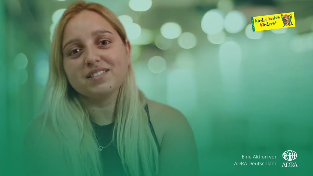 Sanela und ihre Kinder packen Pakete für Kinder in Not #KHK2024 #KindernHelfen #ADRA