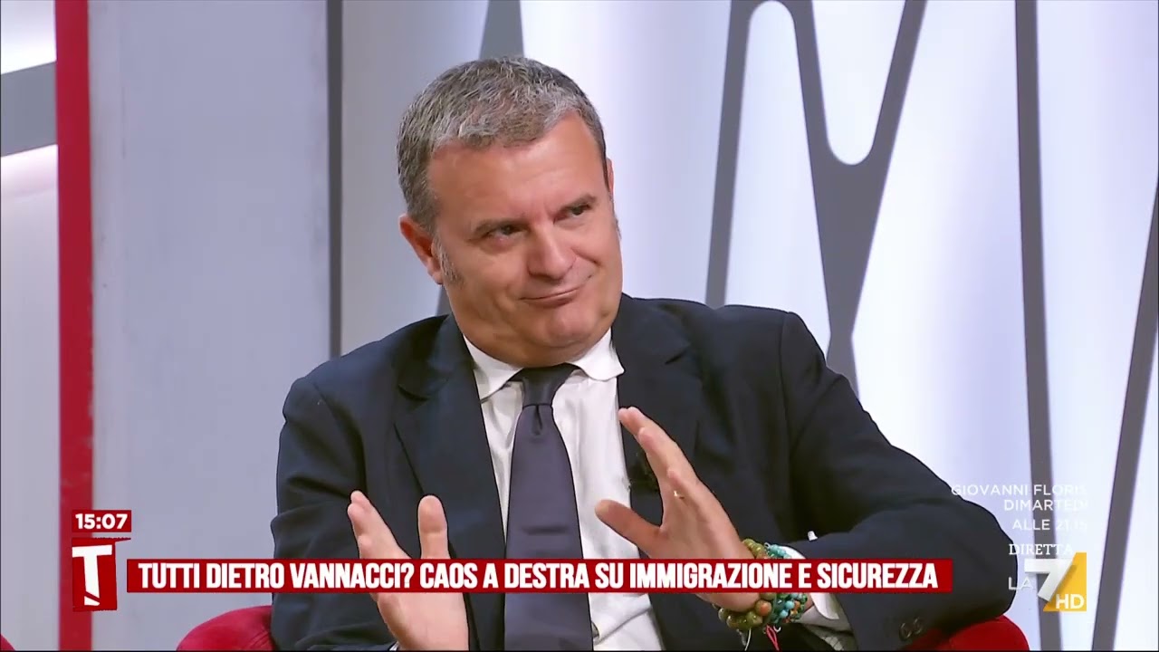 Vannacci, Centinaio: "Non lo stiamo inseguendo. Aiutiamo i ragazzi italiani ad integrarsi"