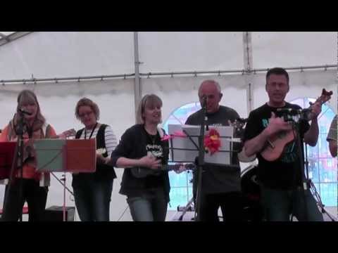 Ain't She Sweet/Five Foot Two medley - Reading Ukulele Group