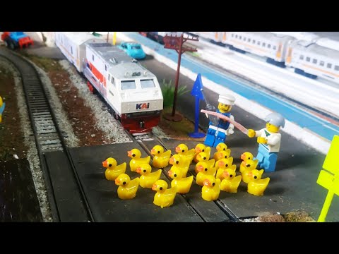 , title : 'Parodi Bebek Nyeberang Rel 🦆 Oh My God!!😱 Ada Kereta Mau Lewat ⁉️'