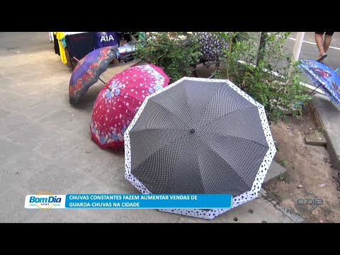 Chuvas constantes fazem aumentar vendas de guarda-chuvas na cidade 24 01 2023