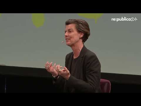 Video Thumbnail: [EN] re:publica 2024: Was wahr ist - Ein Gespräch zwischen Carolin Emcke und Claudia Kemfert