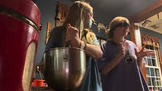 Download lagu Baking a cake Blind and Mute mp3 Download lagu Baking a cake Blind and Mute mp3