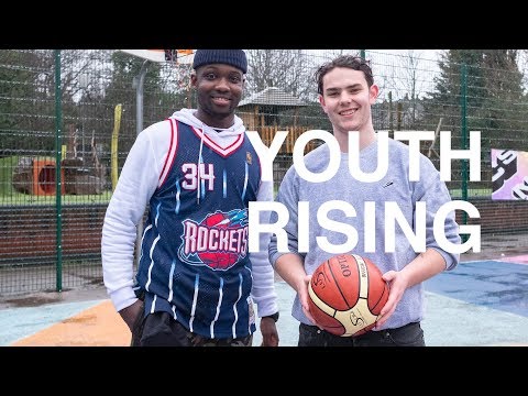 ユースライジング。私の地元のバスケットボールコートを変える (Youth Rising: Transforming My Local Basketball Court)