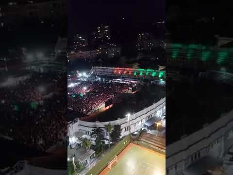 "Explota la hinchada de Fluminense en la sede del club. Juego contra Al-Hilal" Barra: O Bravo Ano de 52 &bull; Club: Fluminense