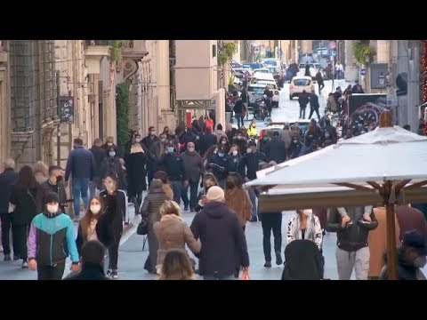 Covid: stretta sugli assembramenti a Roma. Il governo pensa di ridisegnare le zone rosse e gialle