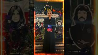 Kelly Osbourne cuts a heartbreaking figure as she clutches Ozzy&#39;s lifetime achievement award