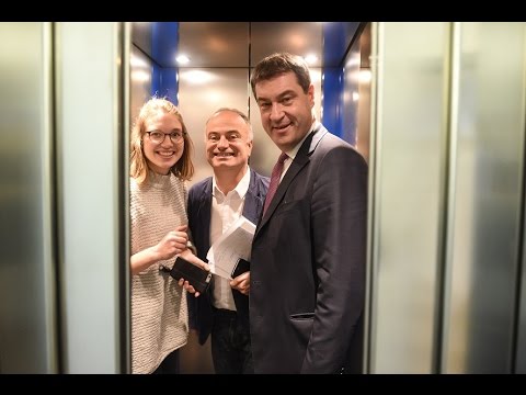 Mit Markus Söder im Aufzug: Kickers, der Club und ein Frankenwitz