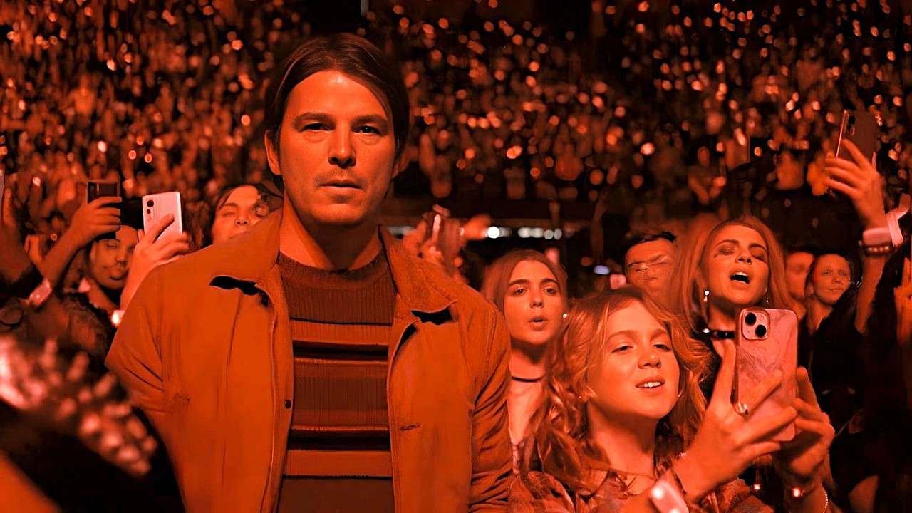 Dad Takes Daughter To A Concert, Unaware There's A Serial Killer In The Crowd