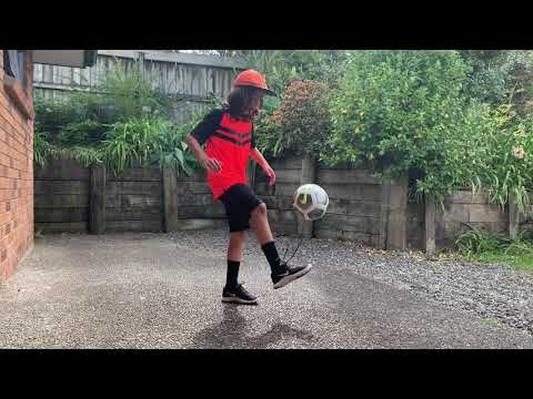 Size 4 Ball Juggling - New Record 2240 ✌🏻💪🏻