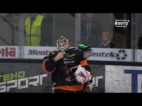 Mitä ihmettä Kouvolassa tapahtuu? Samu Perhoselta käsittämättömiä venytyksiä: ”Suorastaan laittomia