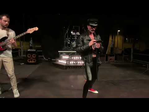 QUEENESSENCE TRIBUTE BAND QUEEN