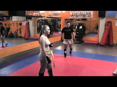 2011-04-11 SFC-Gurtprüfung im Kickthaiboxen - Chantal Muzio im Sugambrer Fightclub Würzburg