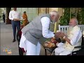 Prime Minister Modi Visits Jam Saheb Shatrusalyasinhji in Jamnagar | News9 - Video