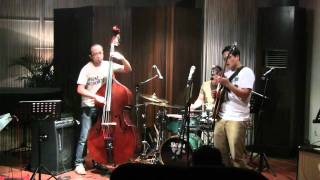 Nikita Dompas -  This Time He Flies So High @ Mostly Jazz 27/11/11 [HD]
