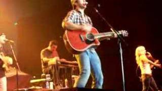 Luke Bryan  singing Baby's On The Way