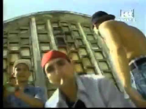 Квартални Братя – „У-А” – 2001 (официален видеоклип)