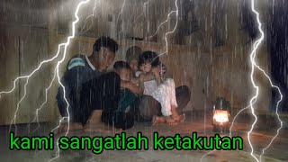 Download lagu Hujan angin guruh petir bertubi-tubi satu keluarga hanya mampu berdo'a untuk selamat mp3
