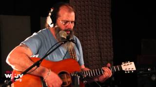 Steve Earle - "Invisible" (Live at WFUV)