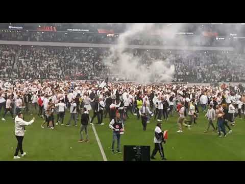 Platzsturm Eintracht Frankfurt Fans beim Europa League Halbfinale vs. West Ham United | 05.05.2022