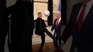 "نحتاجك في أمريكا".. ترامب ينشر مشاهد بالذكاء الاصطناعي مع كريستيانو رونالدو ويوجه له رسالة "عاجلة" thumbnail